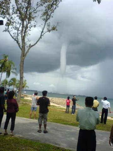 Tornado Pinang 002